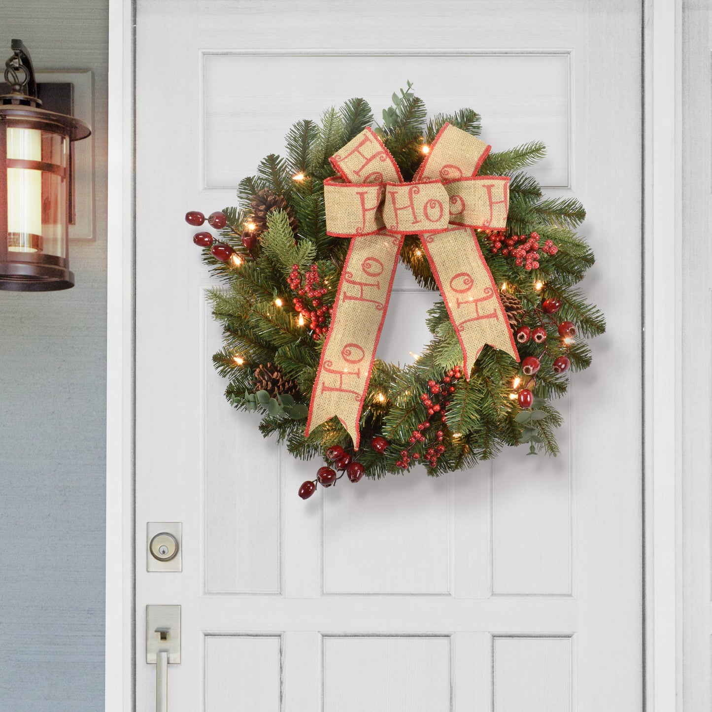 24" Pre-Lit Decorated wreath with 35 Clear Incandescent Lights
