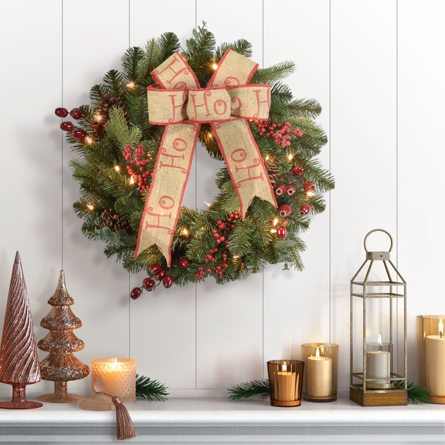 24" Pre-Lit Decorated wreath with 35 Clear Incandescent Lights