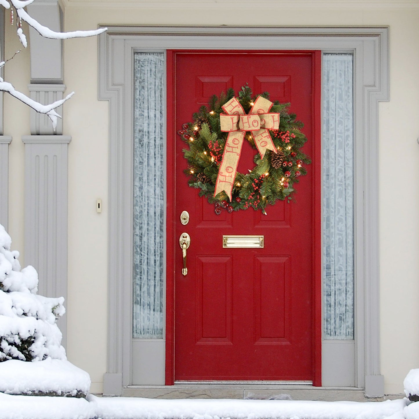 24" Pre-Lit Decorated wreath with 35 Clear Incandescent Lights